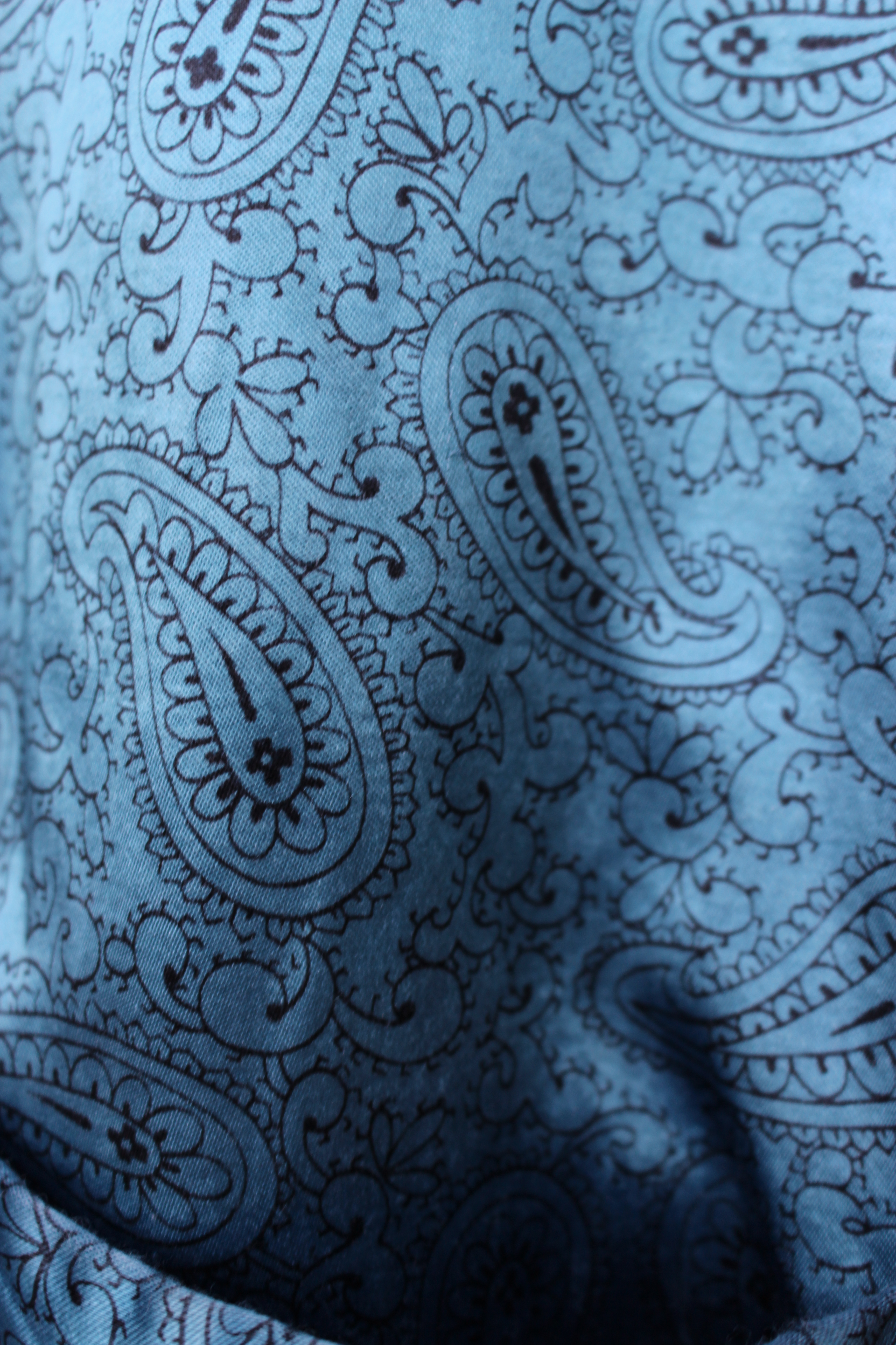 Blue paisley kimono, showing pattern