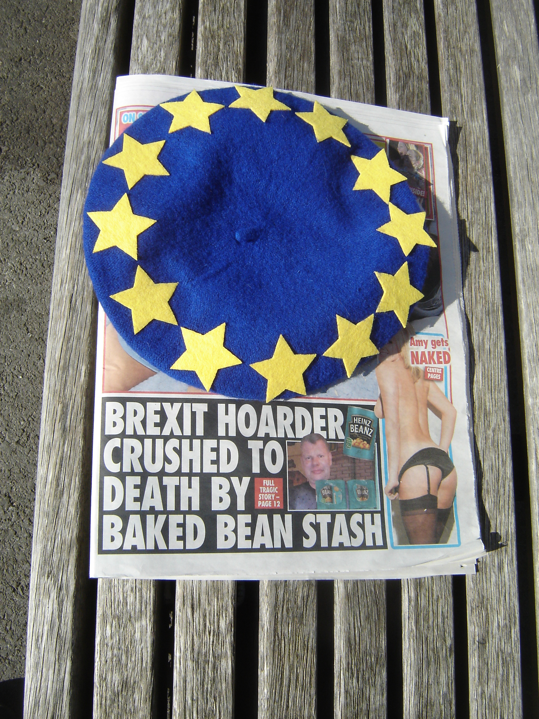 Dark blue EU beret with yellow stars
