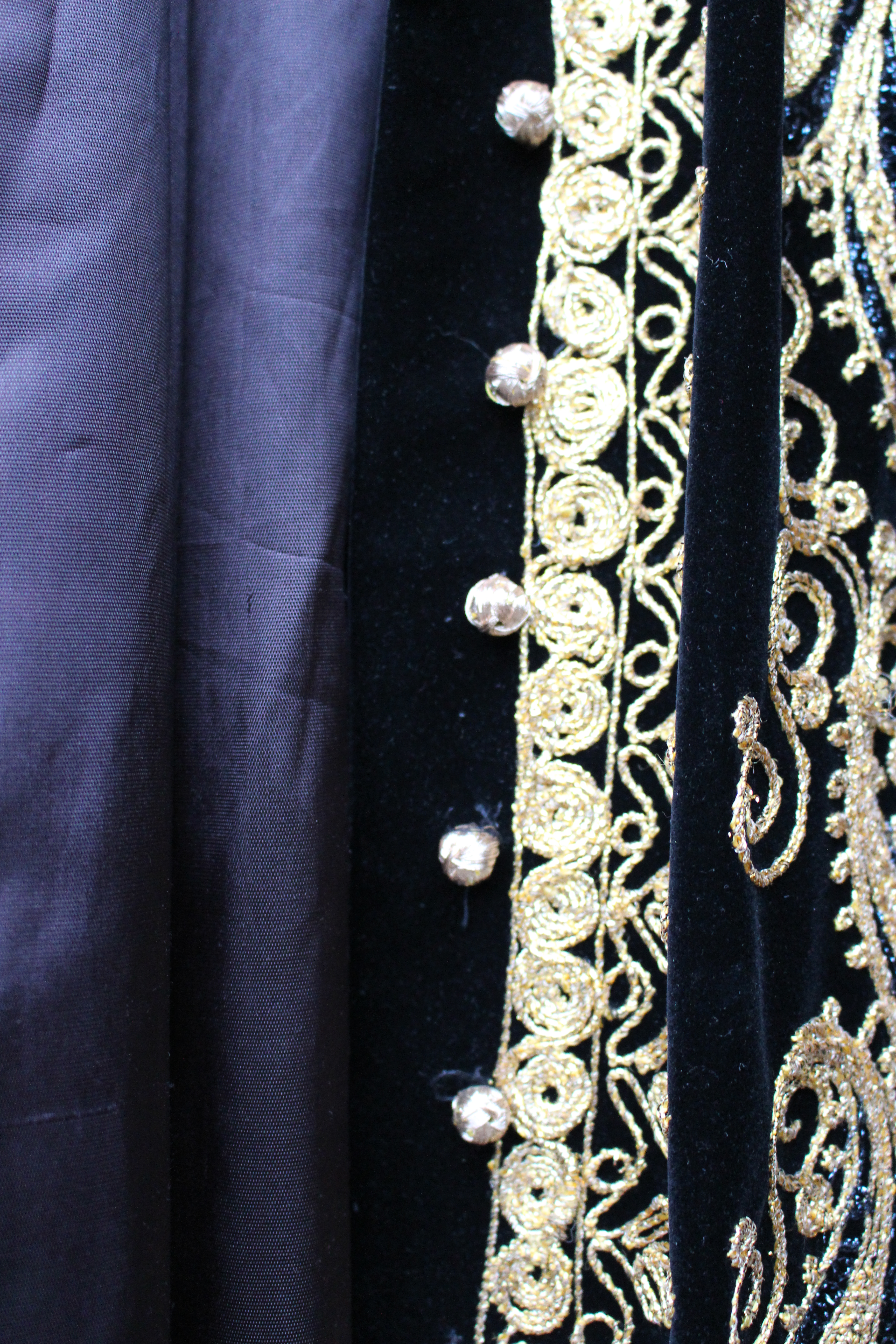 Splendid ankle-length gold-embroidered velvet coat